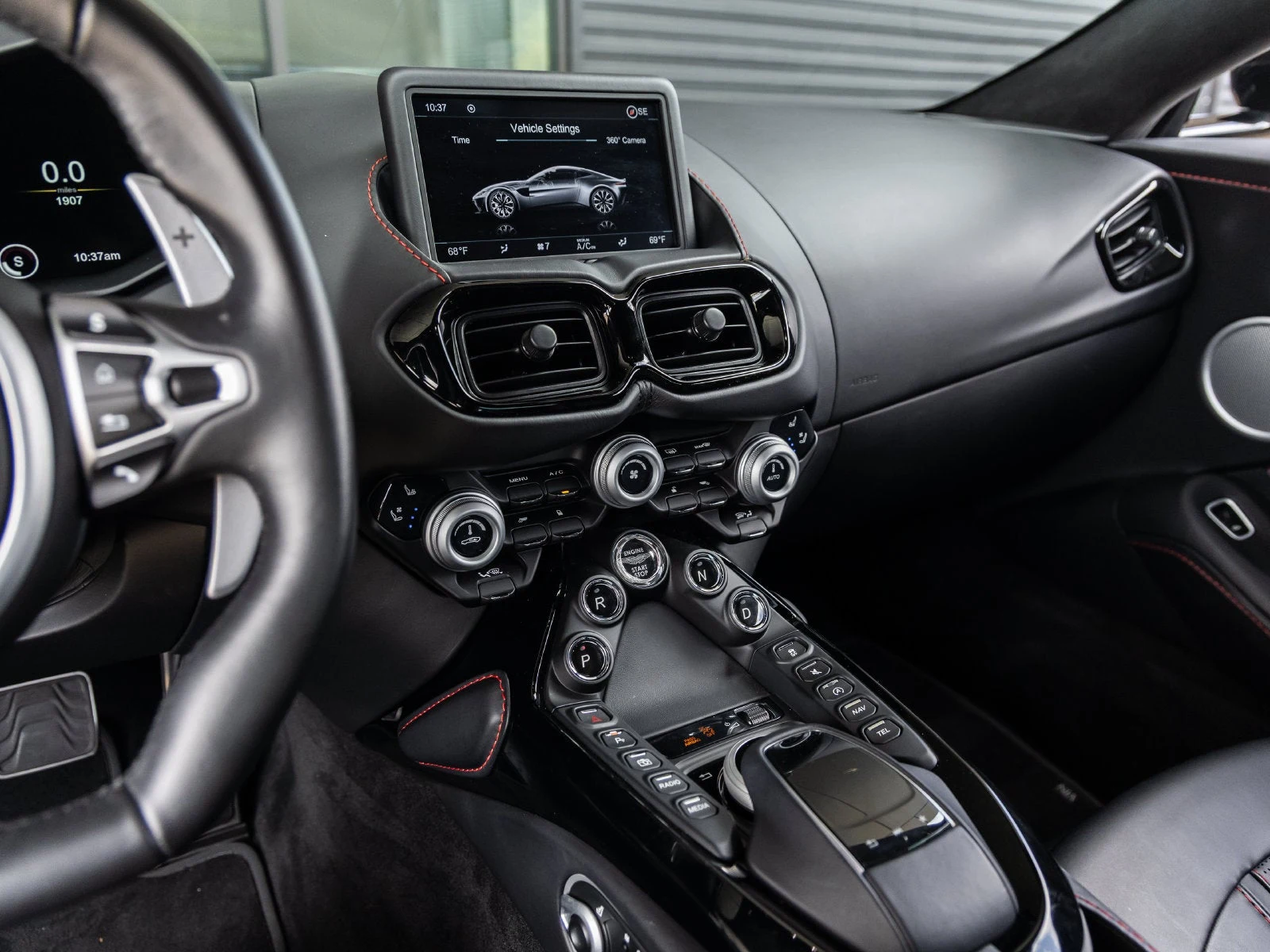 2023 Aston Martin Vantage (2024 Update), 29/30