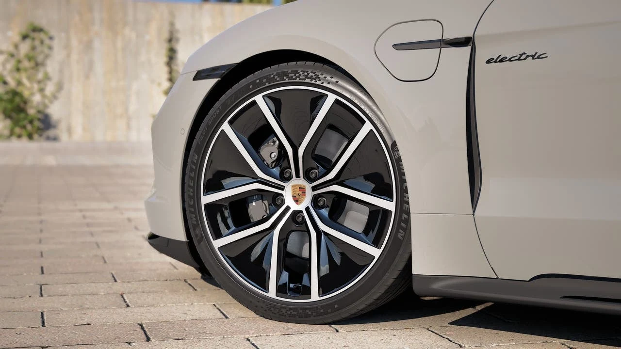 2026 Porsche Taycan 4 Black Edition (2025 Update), 10/14
