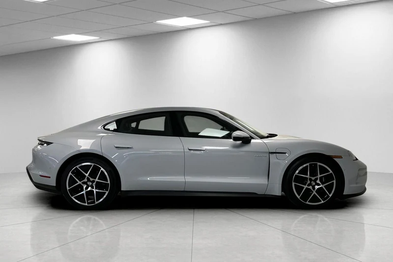 2025 Porsche Taycan Sedan (2025 Update), 9/28