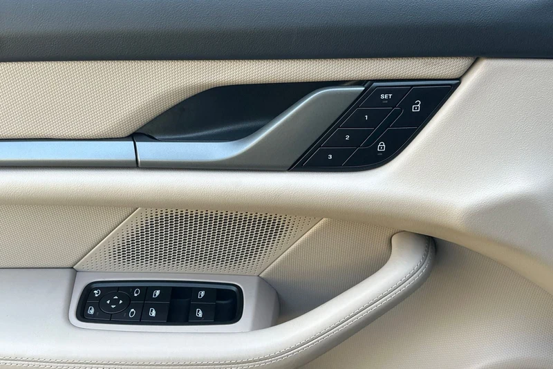 2025 Porsche Taycan Sedan (2025 Update), 13/28