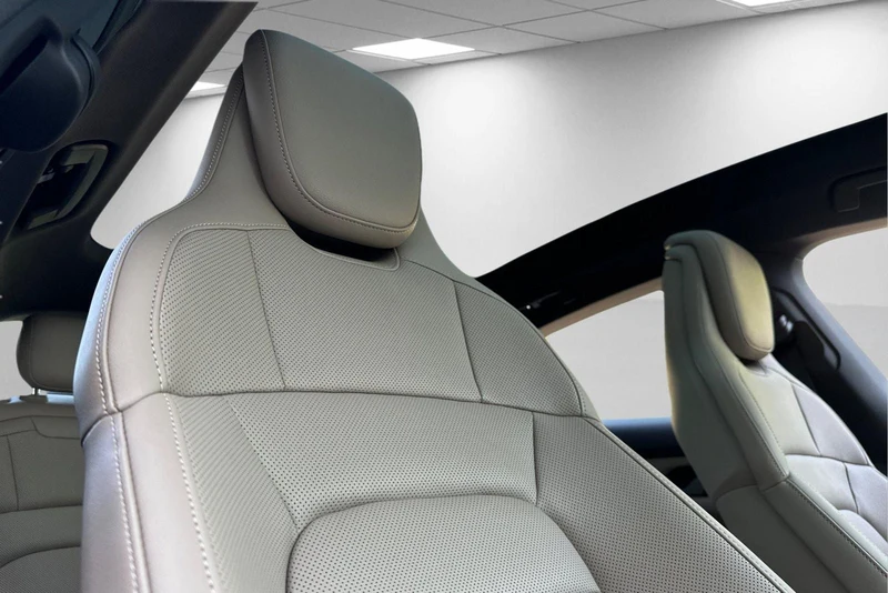2025 Porsche Taycan Sedan (2025 Update), 17/28