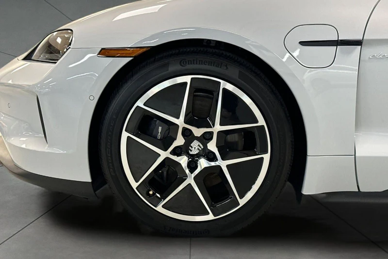2025 Porsche Taycan Sedan (2025 Update), 12/28