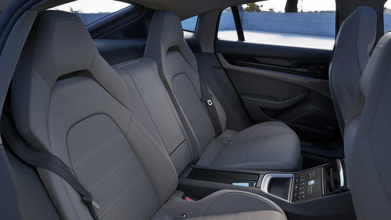 2027 Porsche Panamera 4 (976), 13/14