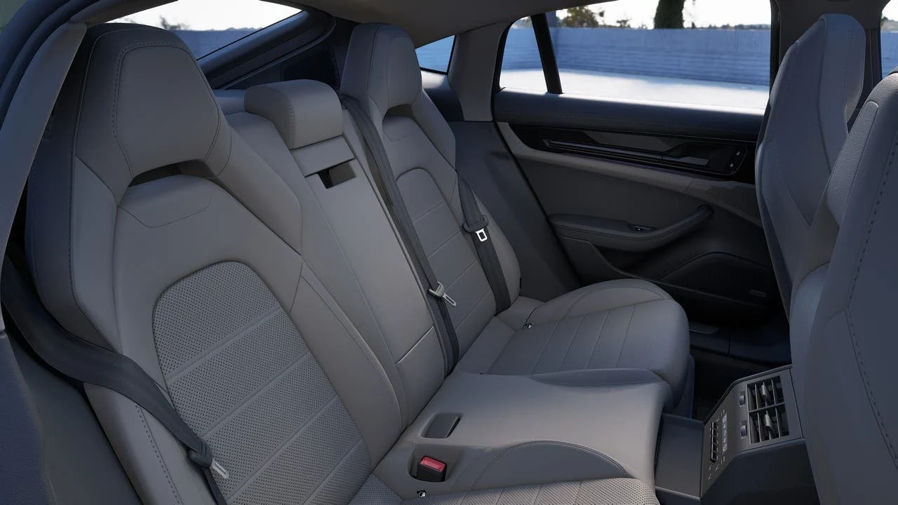 2027 Porsche Panamera 4 (976), 13/14