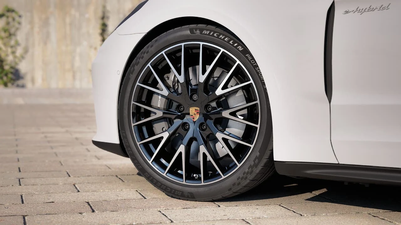 2026 Porsche Panamera 4 (976), 10/14