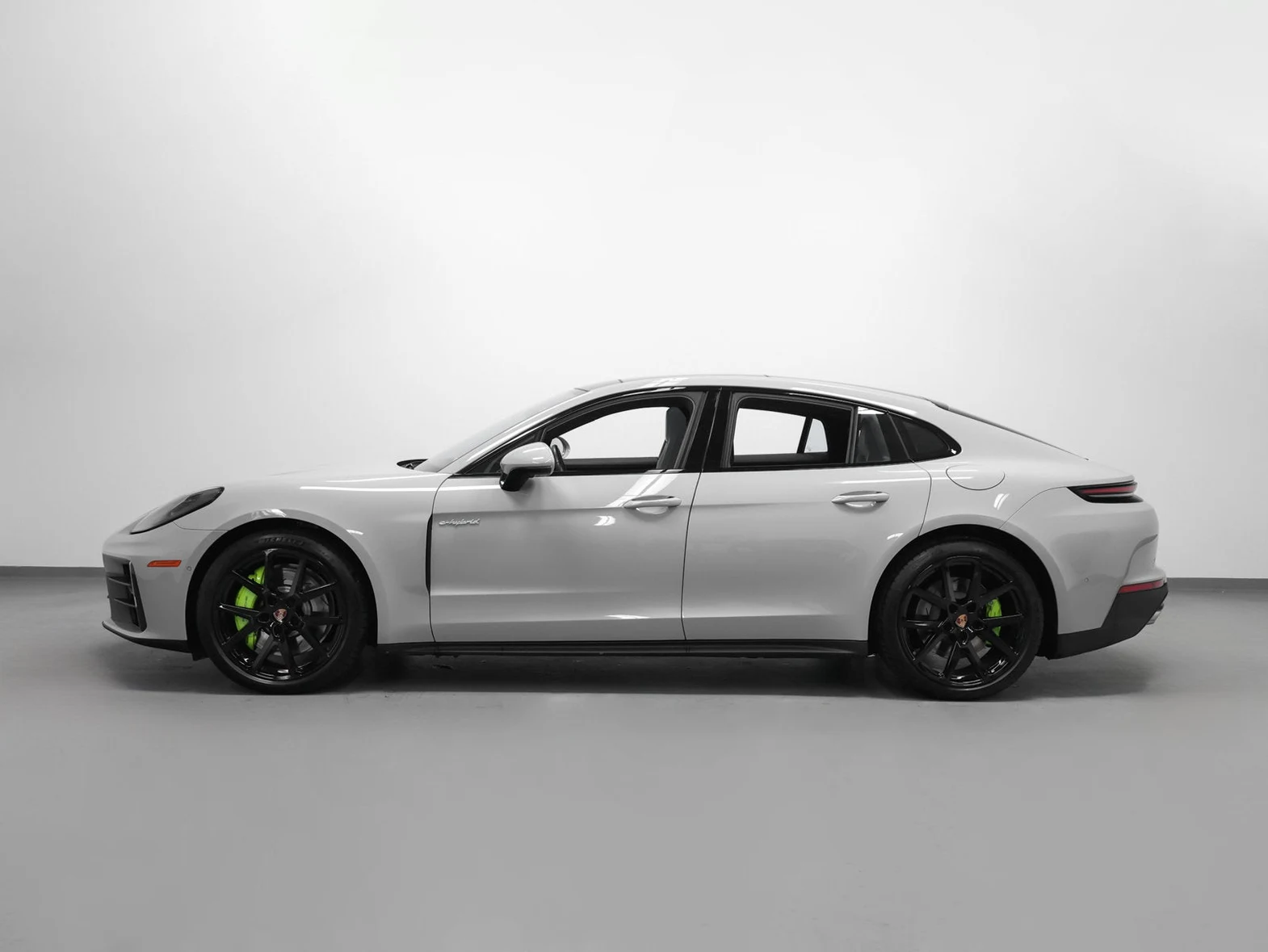 2026 Porsche Panamera 4 (976), 2/30