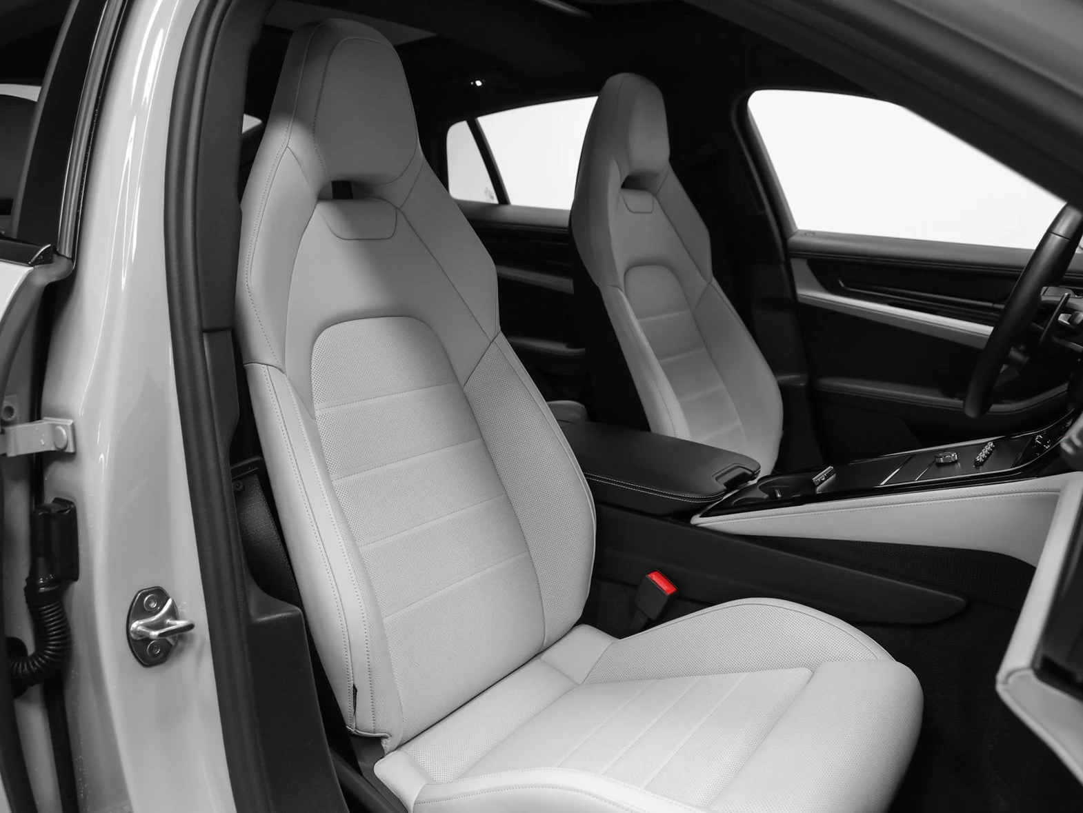 2026 Porsche Panamera 4 (976), 23/30