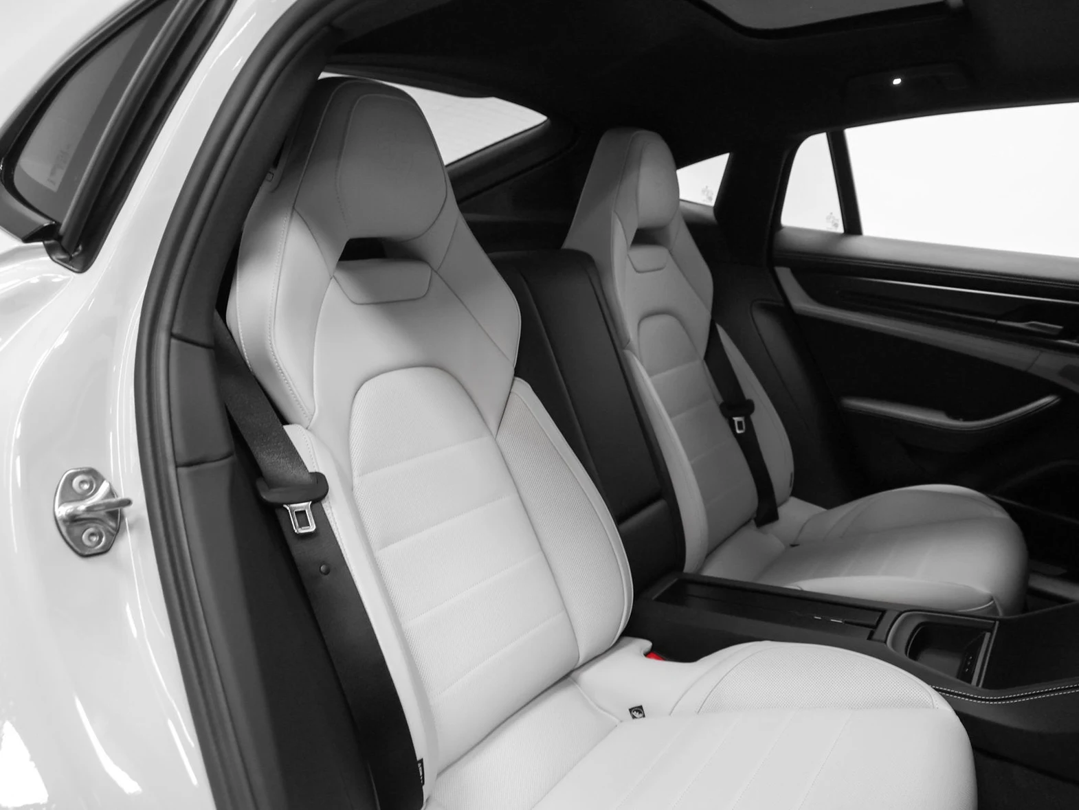 2026 Porsche Panamera 4 (976), 26/30