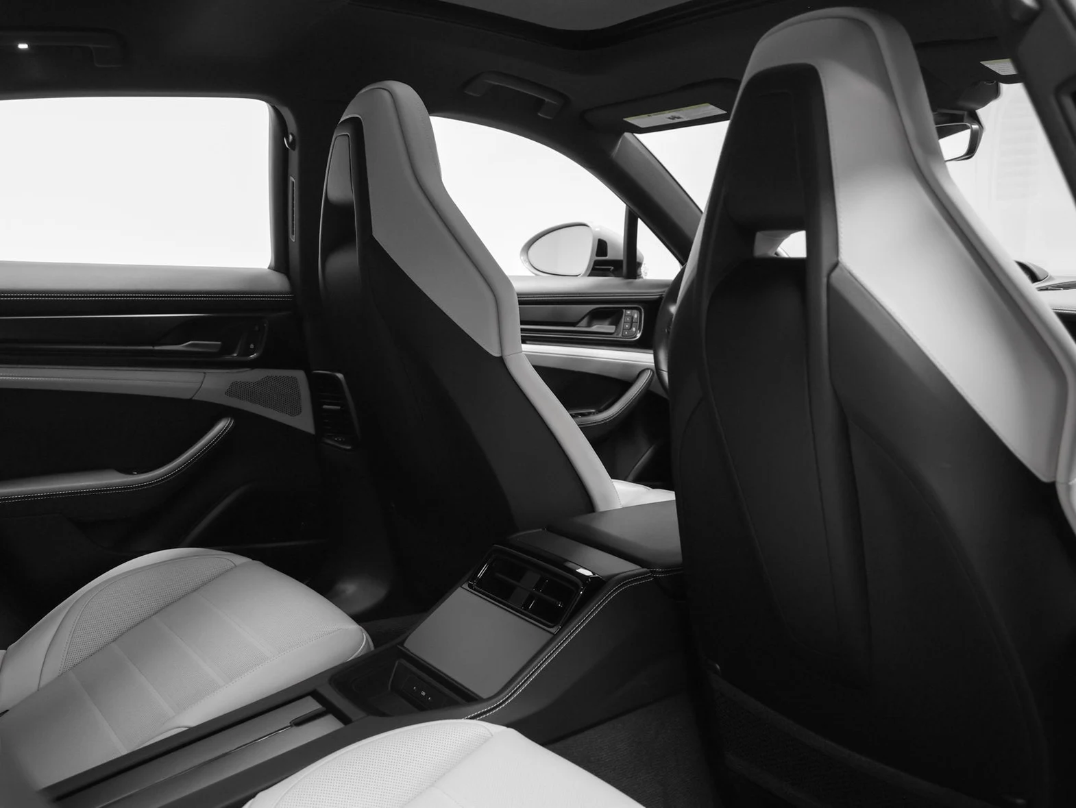 2026 Porsche Panamera 4 (976), 27/30