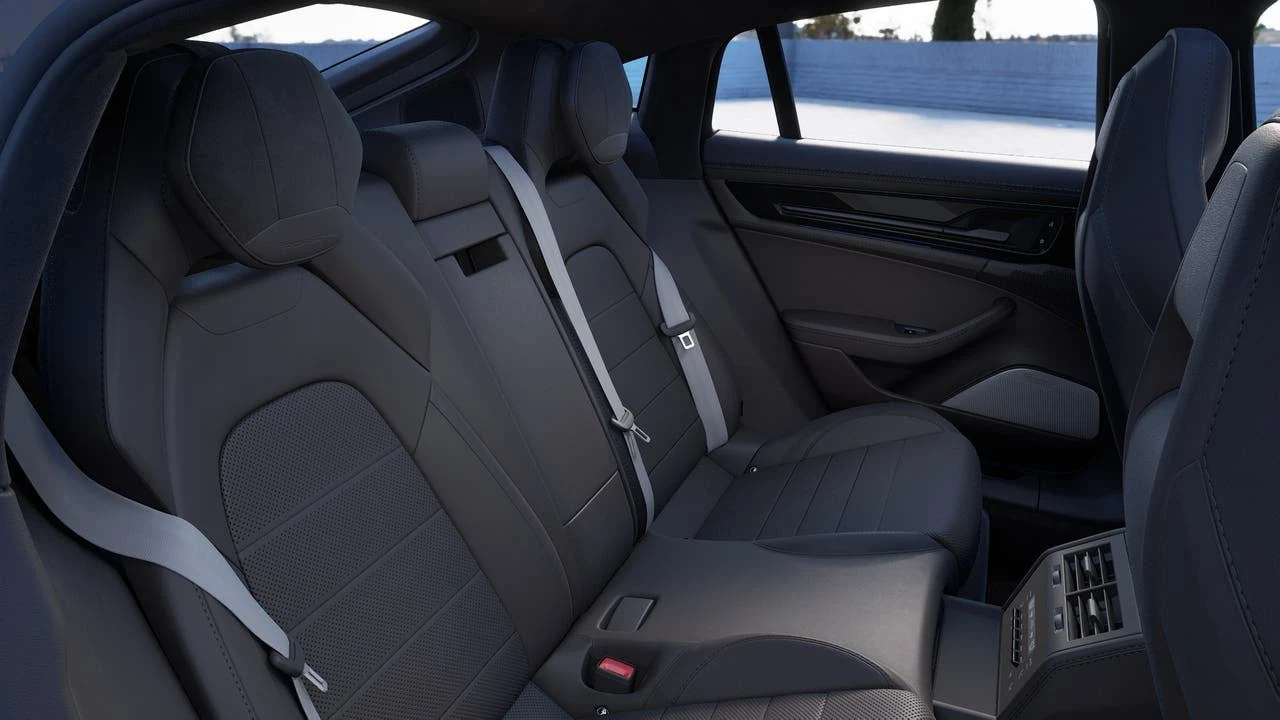 2027 Porsche Panamera GTS (976), 13/14