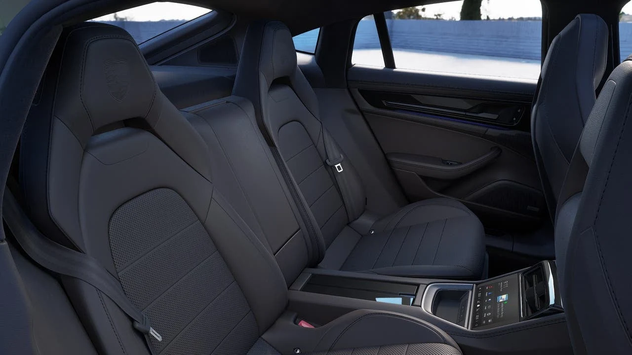 2027 Porsche Panamera GTS (976), 13/14