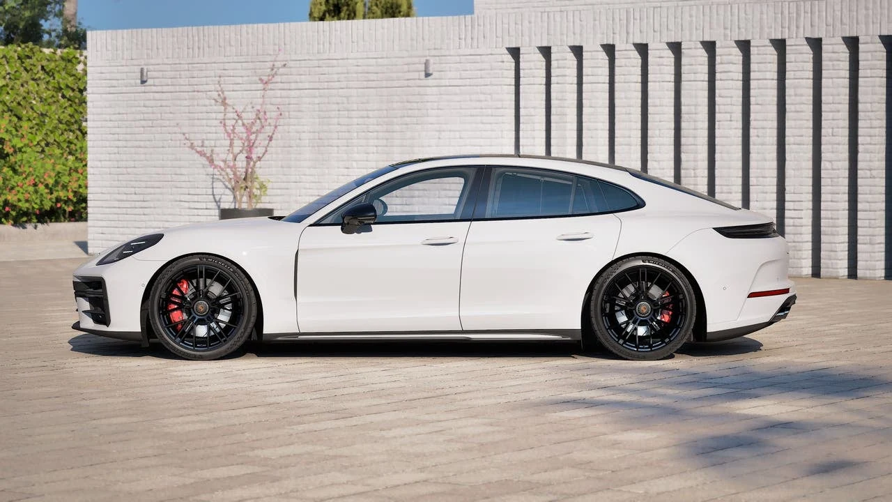 2027 Porsche Panamera GTS (976), 2/14