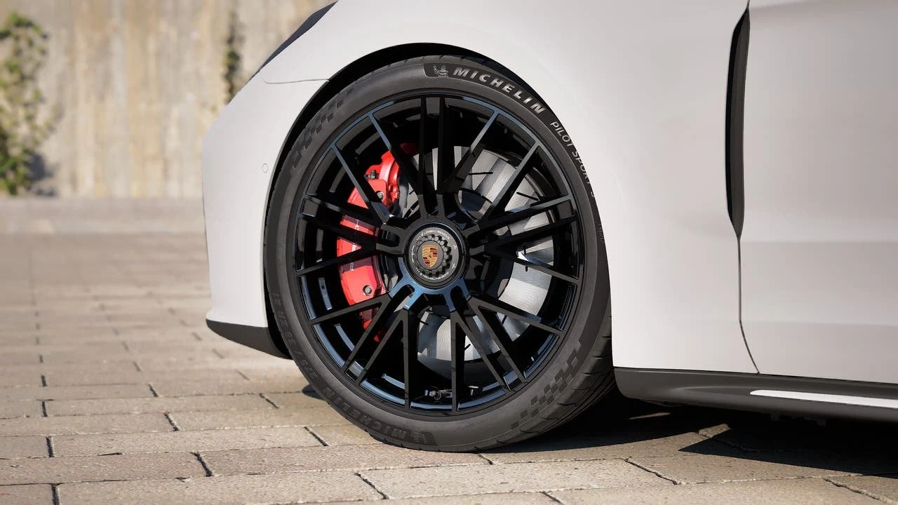 2027 Porsche Panamera GTS (976), 10/14