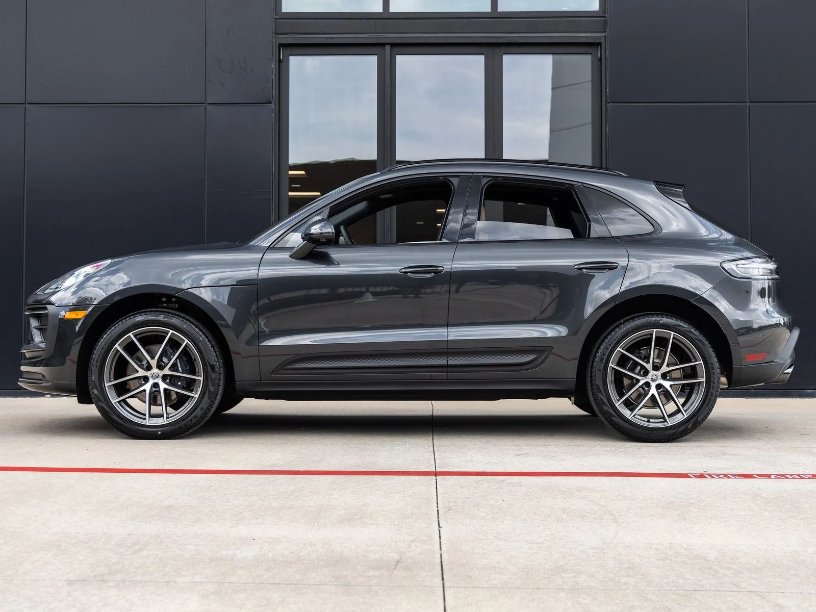 2026 Porsche Macan (95B), 2/30