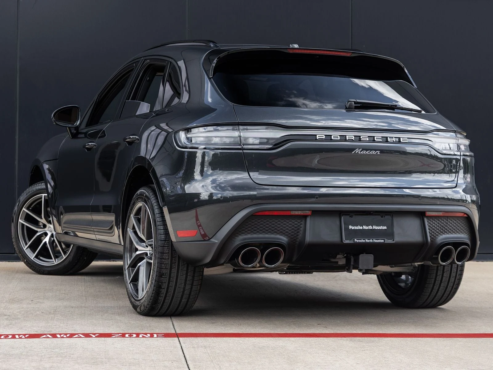 2026 Porsche Macan (95B), 3/30