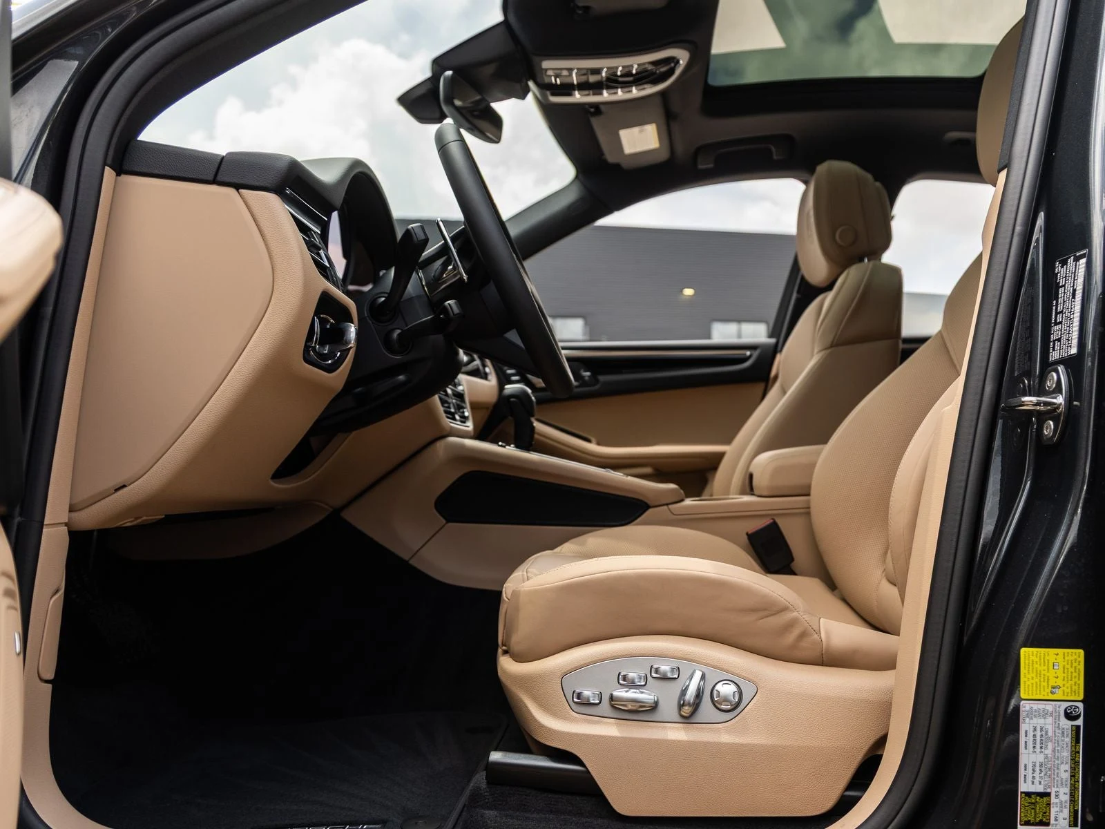 2026 Porsche Macan (95B), 26/30