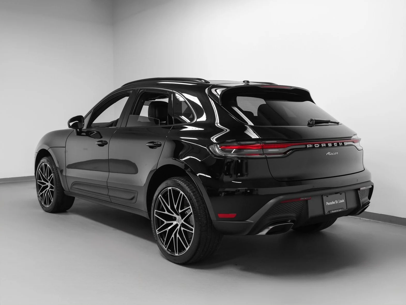2026 Porsche Macan (95B), 3/30