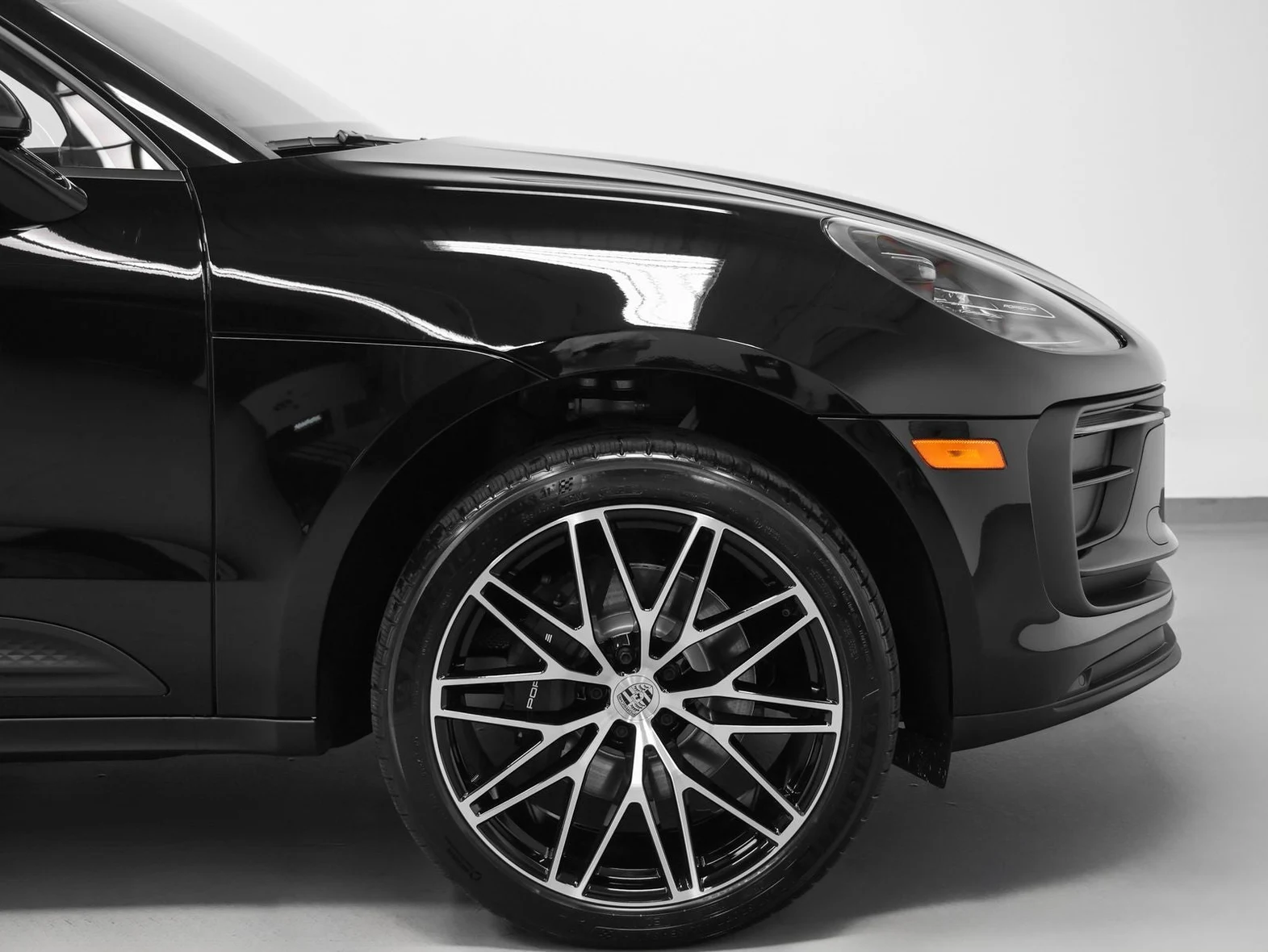 2026 Porsche Macan (95B), 15/30