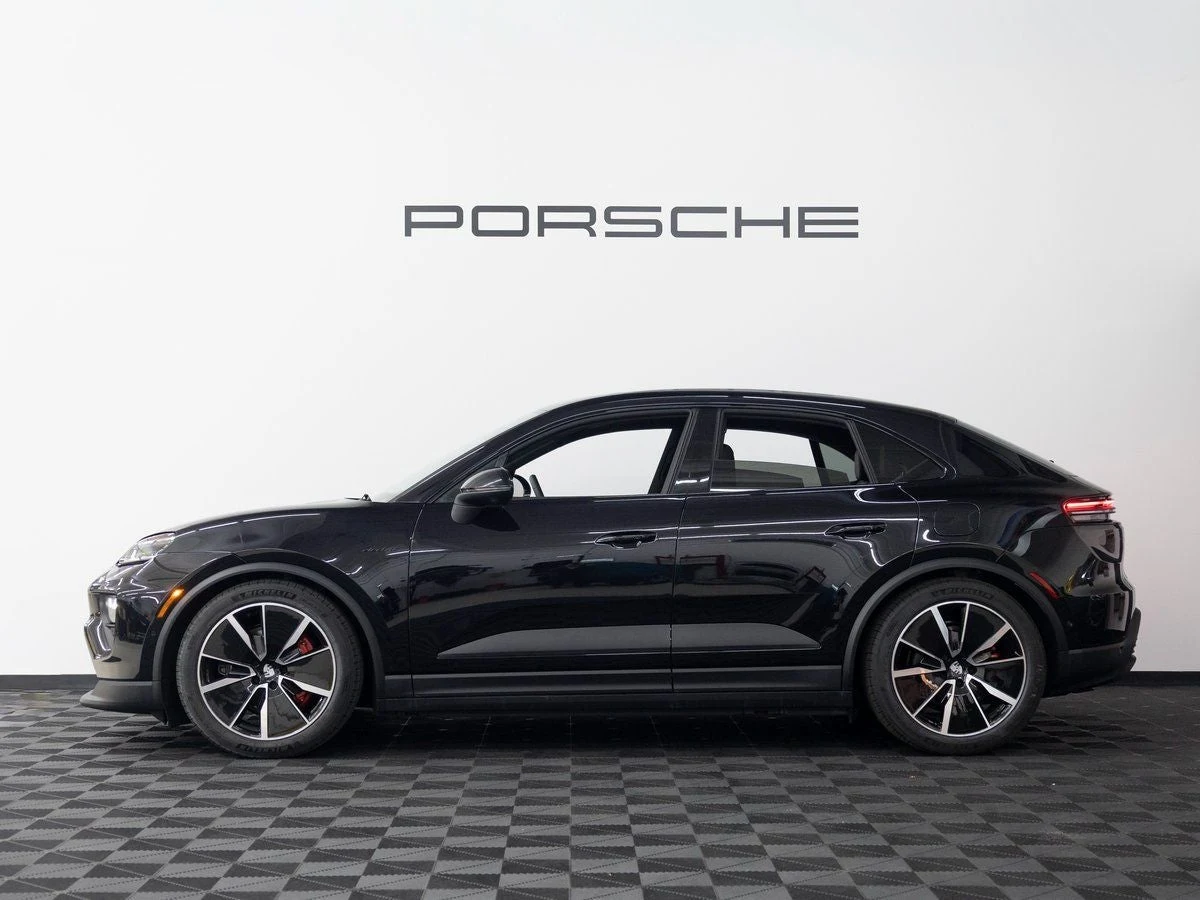 2026 Porsche Macan 4 Electric (XAB), 2/29