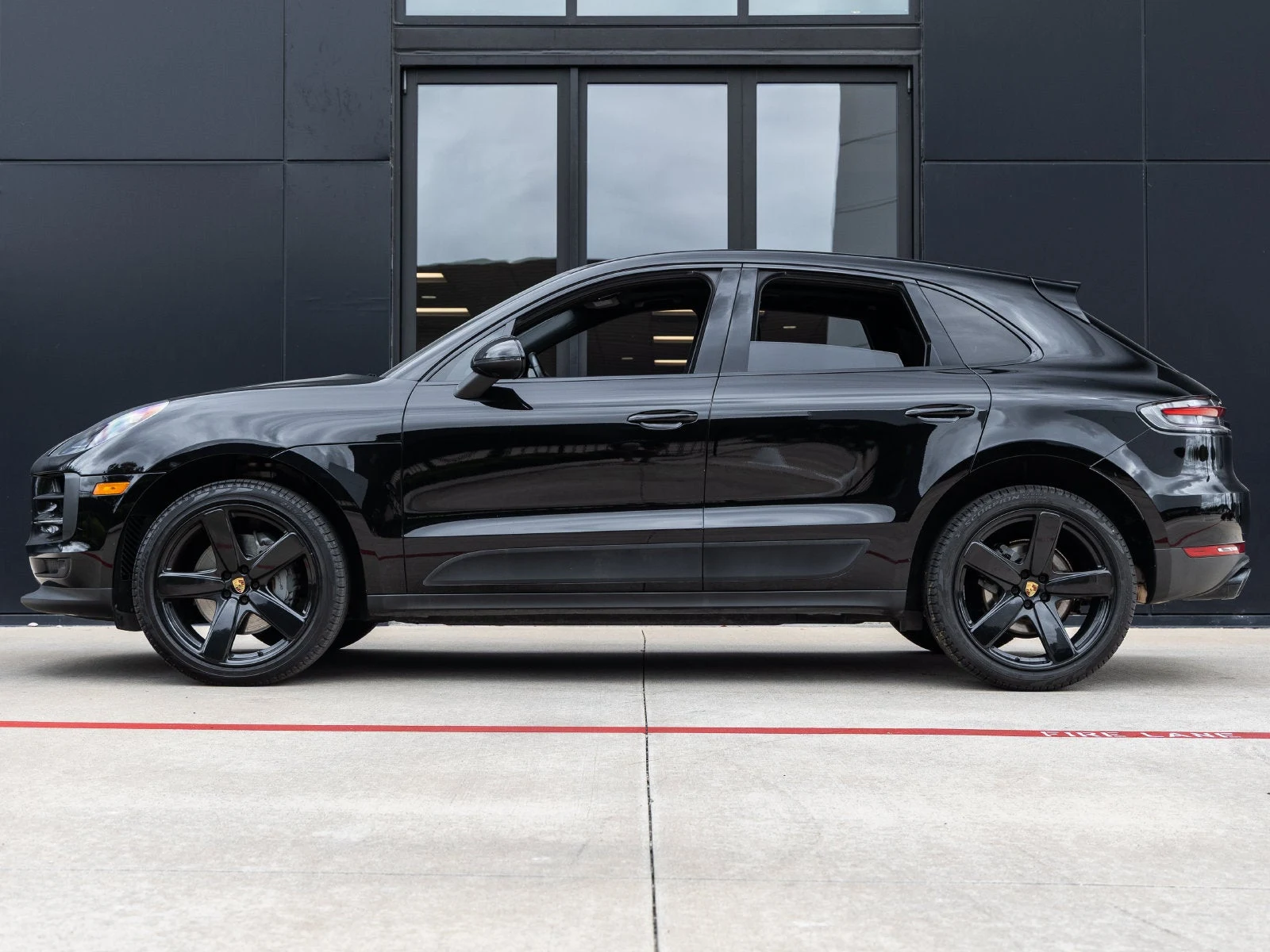 2019 Porsche Macan S, 2/30