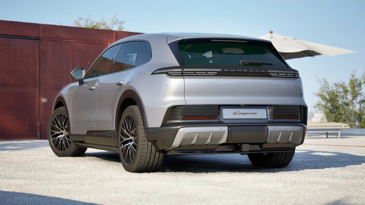 2026 Porsche Cayenne S Electric (E4), 3/14