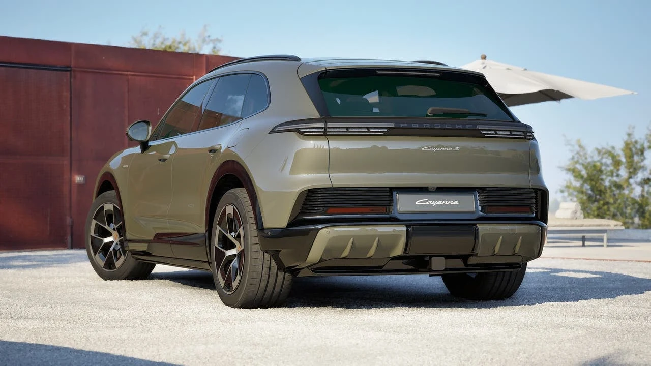 2026 Porsche Cayenne S Electric (E4), 3/14