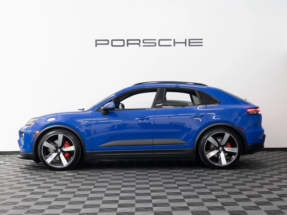 2026 Porsche Macan 4S Electric (XAB), 2/30