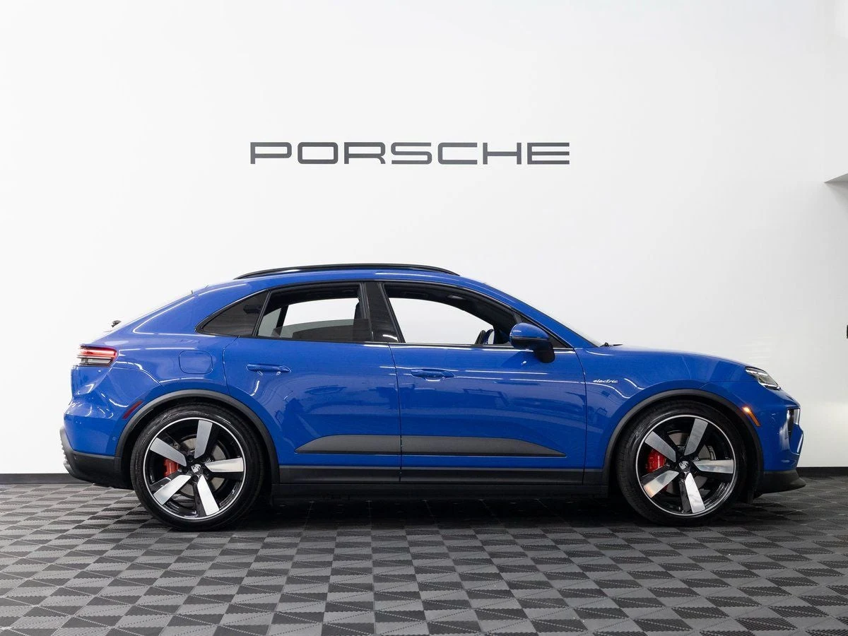 2026 Porsche Macan 4S Electric (XAB), 8/30