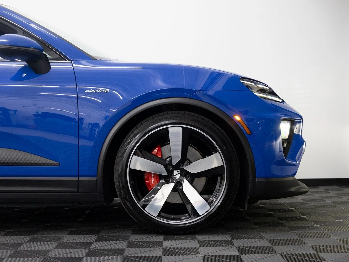 2026 Porsche Macan 4S Electric (XAB), 9/30