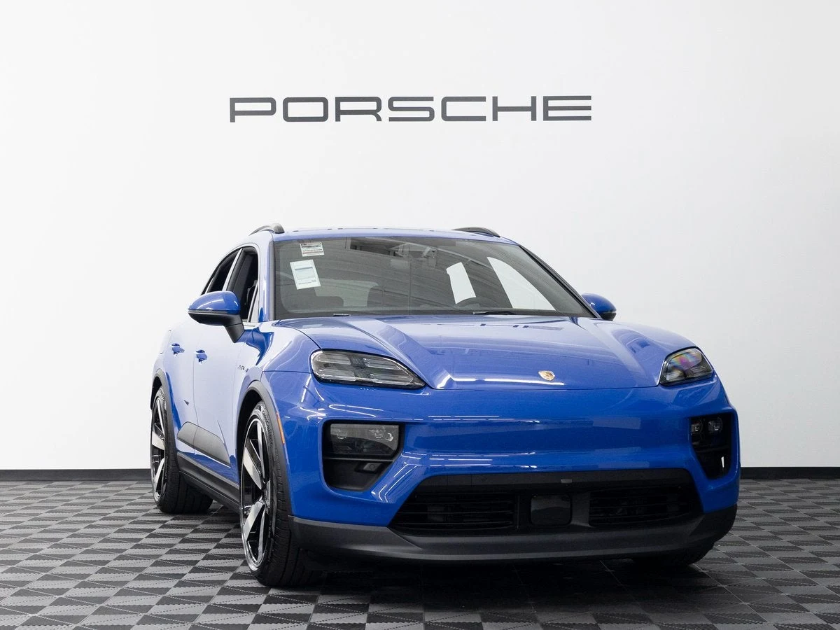 2026 Porsche Macan 4S Electric (XAB), 10/30
