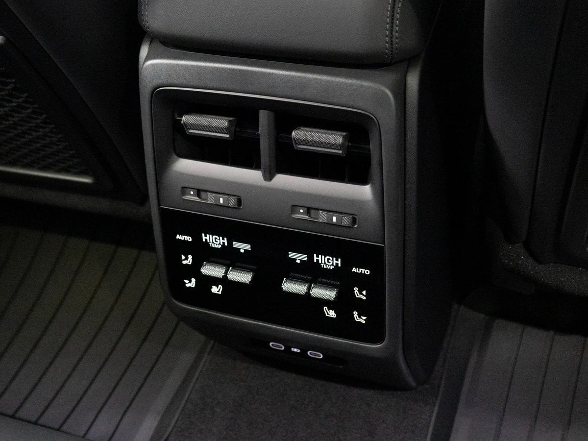 2026 Porsche Macan 4S Electric (XAB), 25/30