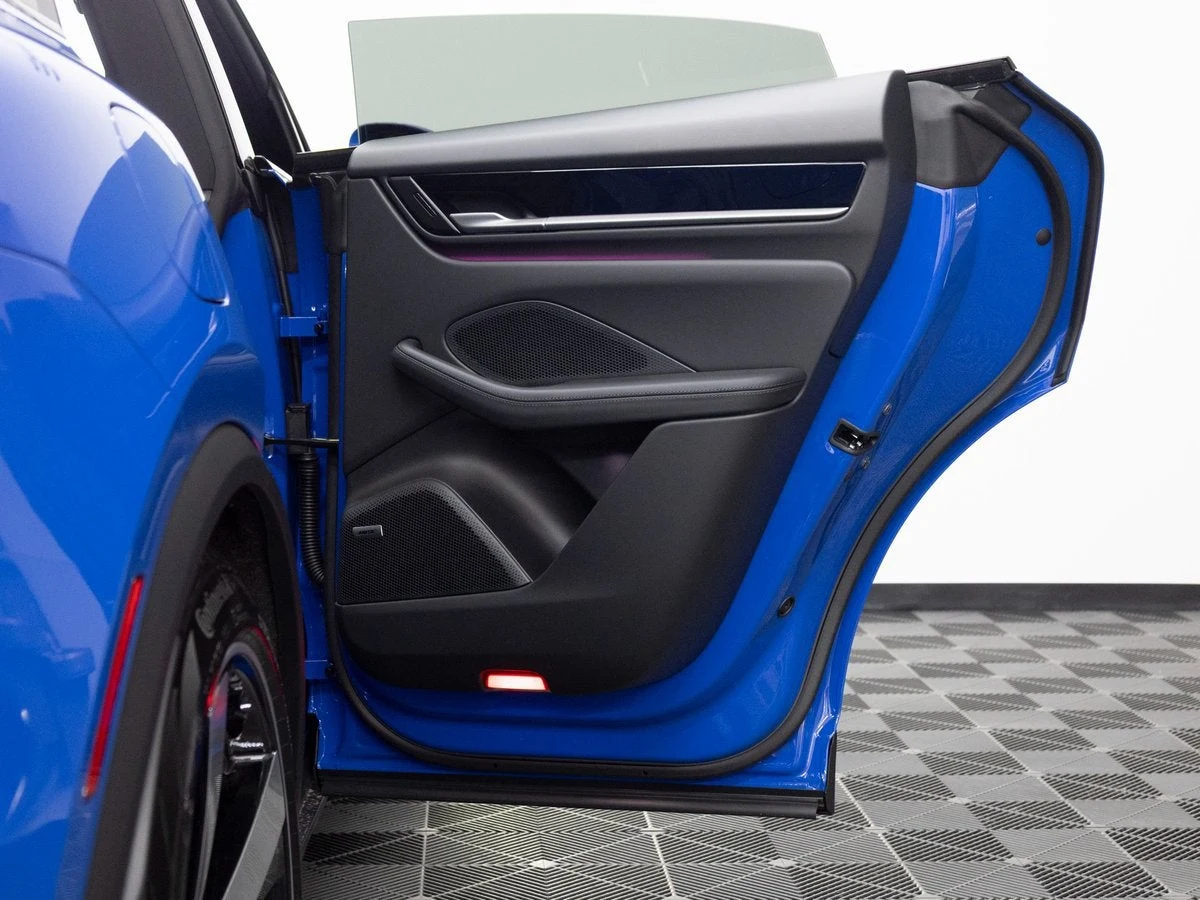 2026 Porsche Macan 4S Electric (XAB), 28/30