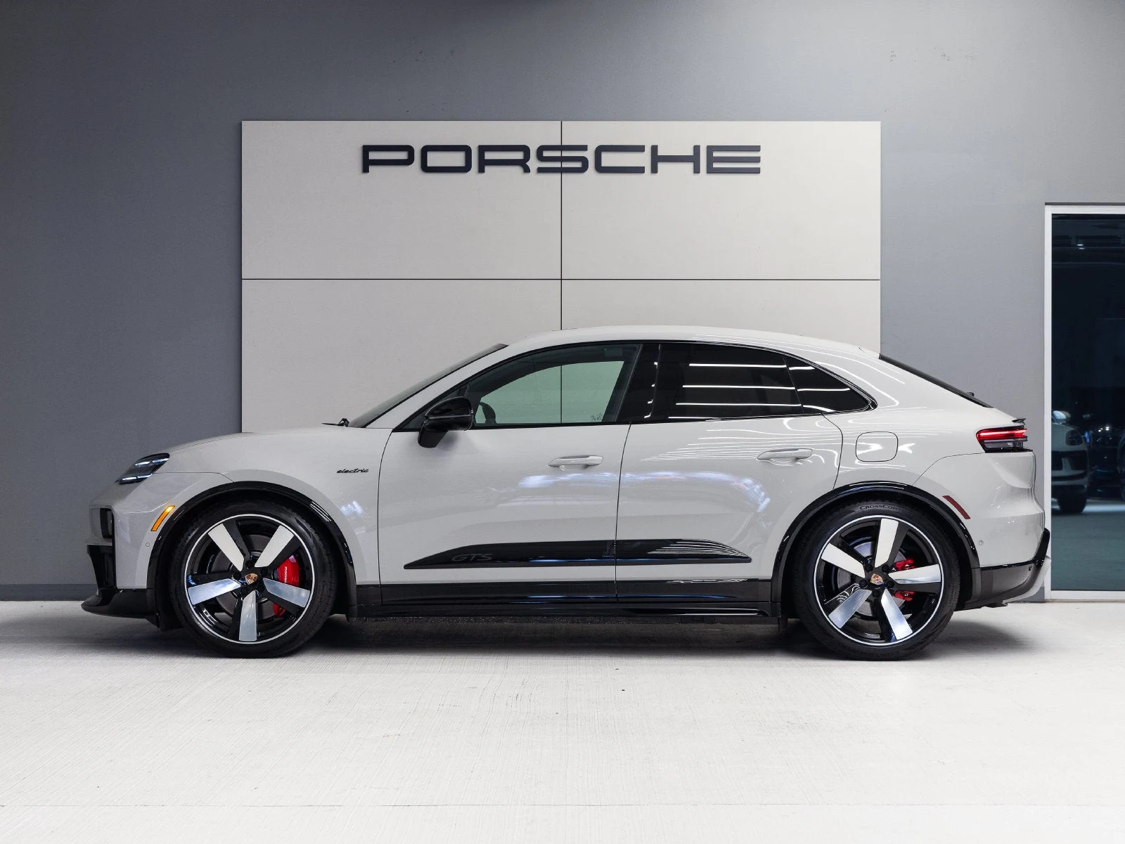 2026 Porsche Macan GTS Electric (XAB), 2/30
