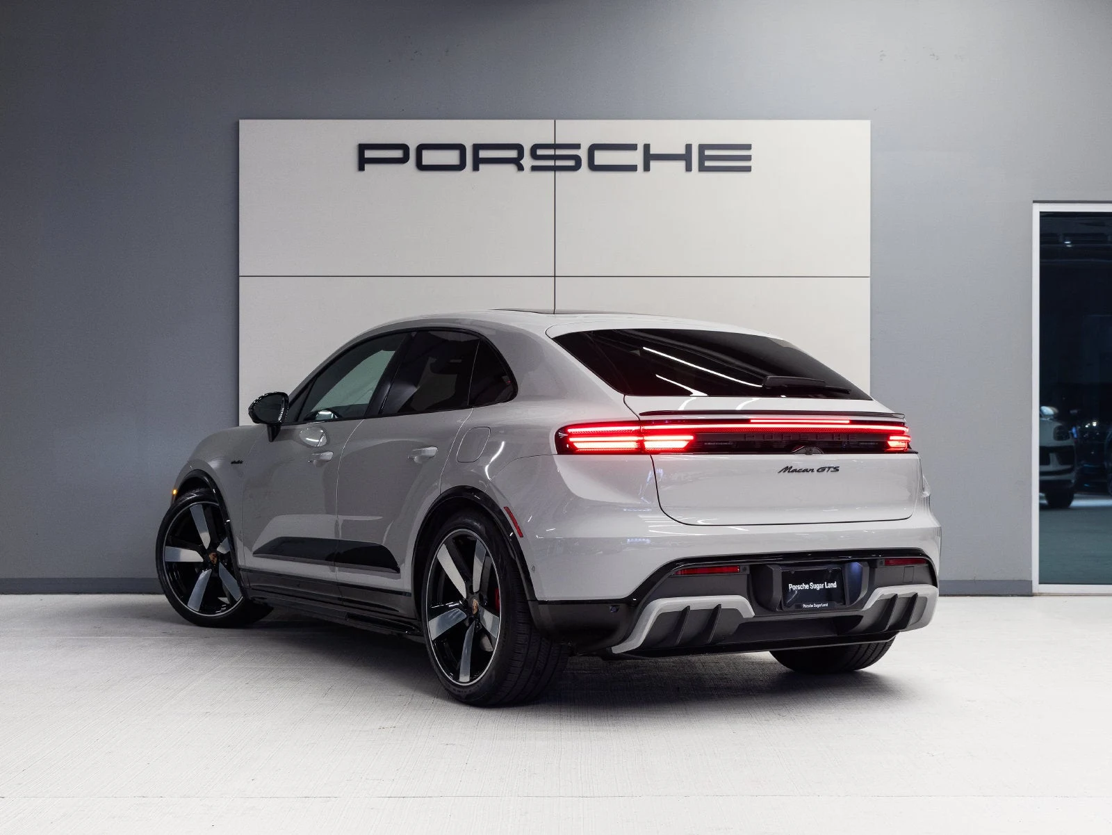 2026 Porsche Macan GTS Electric (XAB), 3/30