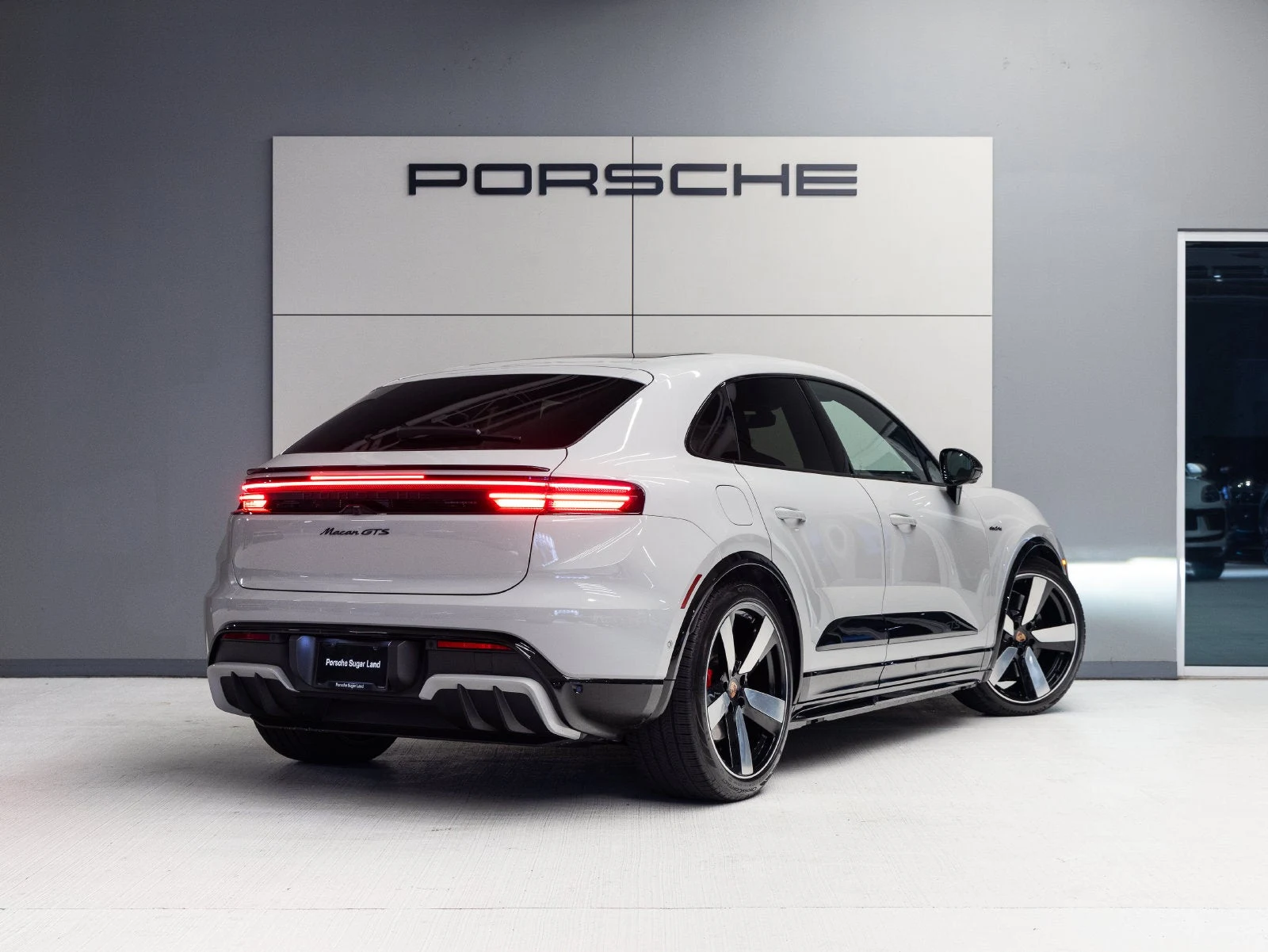 2026 Porsche Macan GTS Electric (XAB), 7/30