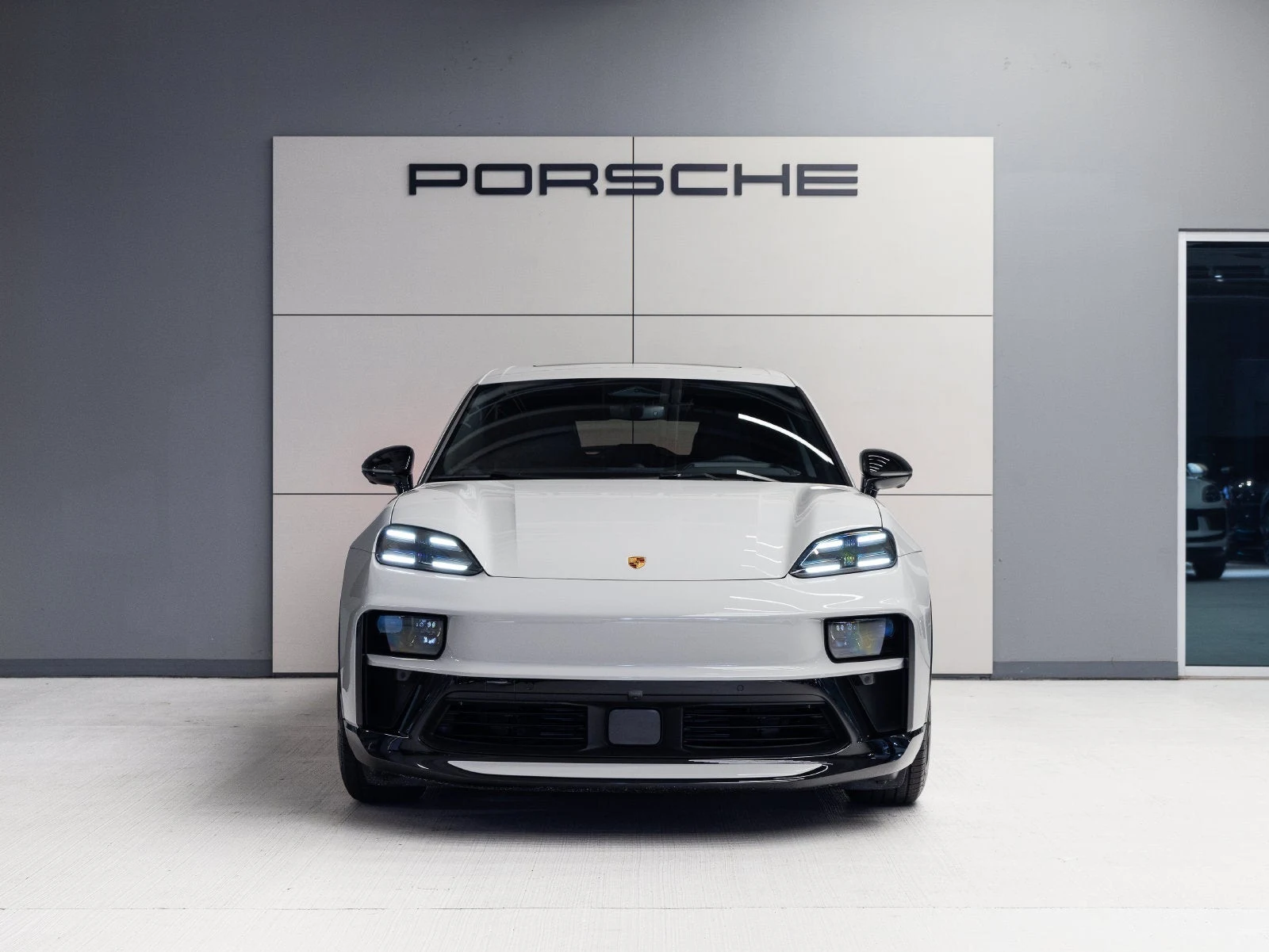 2026 Porsche Macan GTS Electric (XAB), 10/30