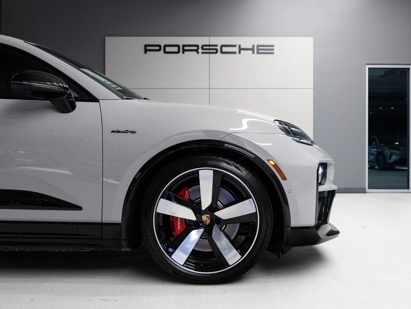 2026 Porsche Macan GTS Electric (XAB), 11/30