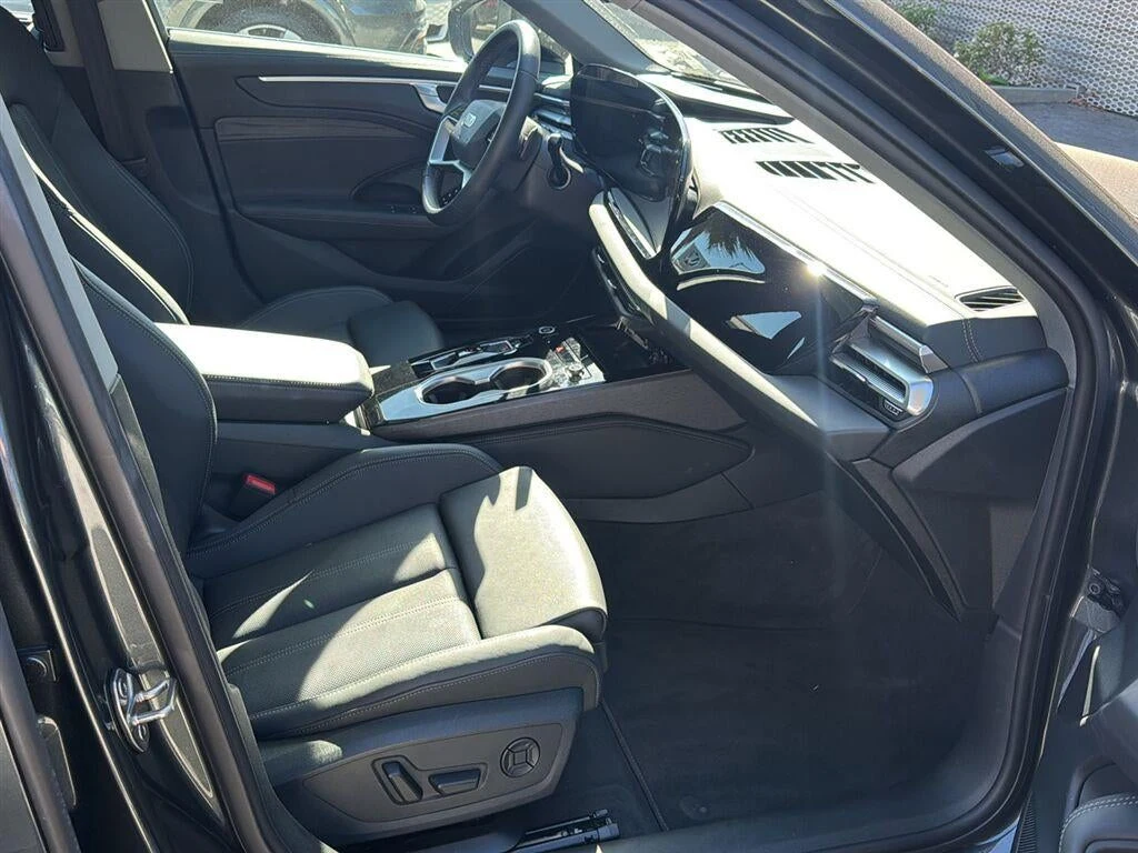 2026 Audi A6 Premium Plus quattro interior, Black