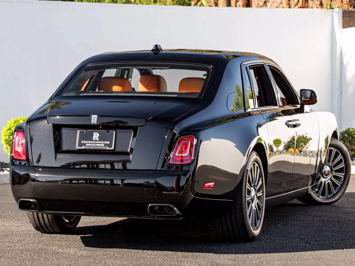 2027 Rolls-Royce Phantom, rear three-quarter view, Black Diamond