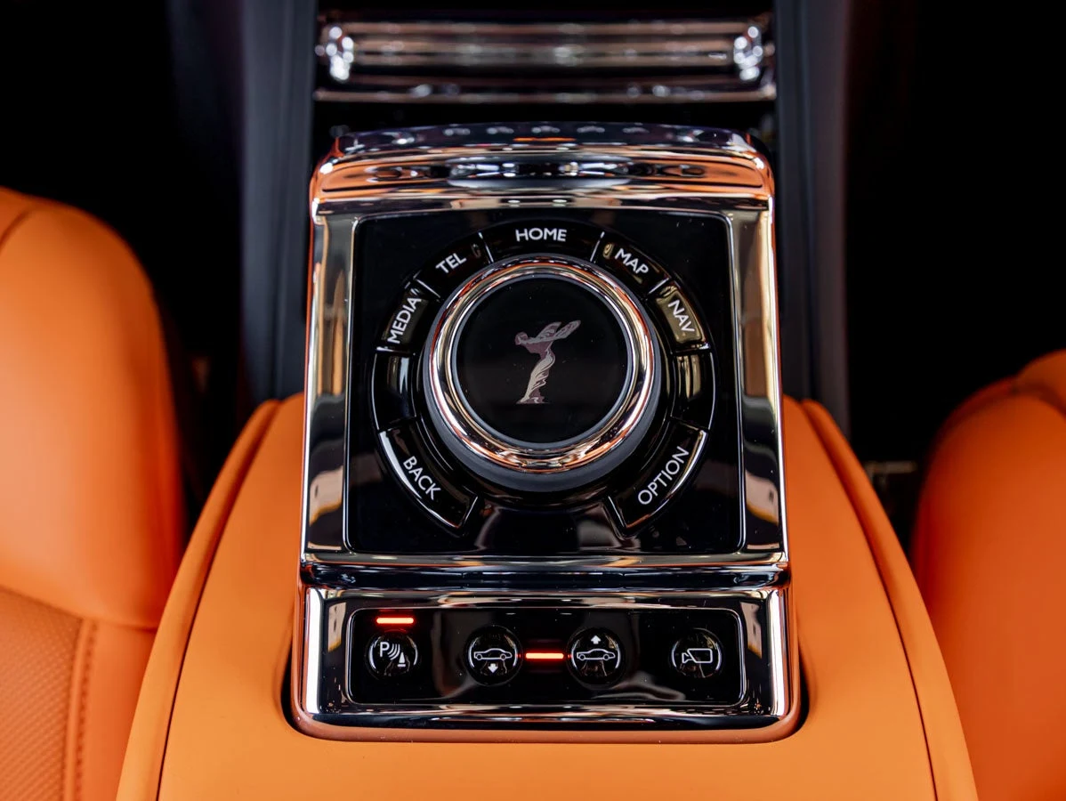 2027 Rolls-Royce Phantom interior, center console