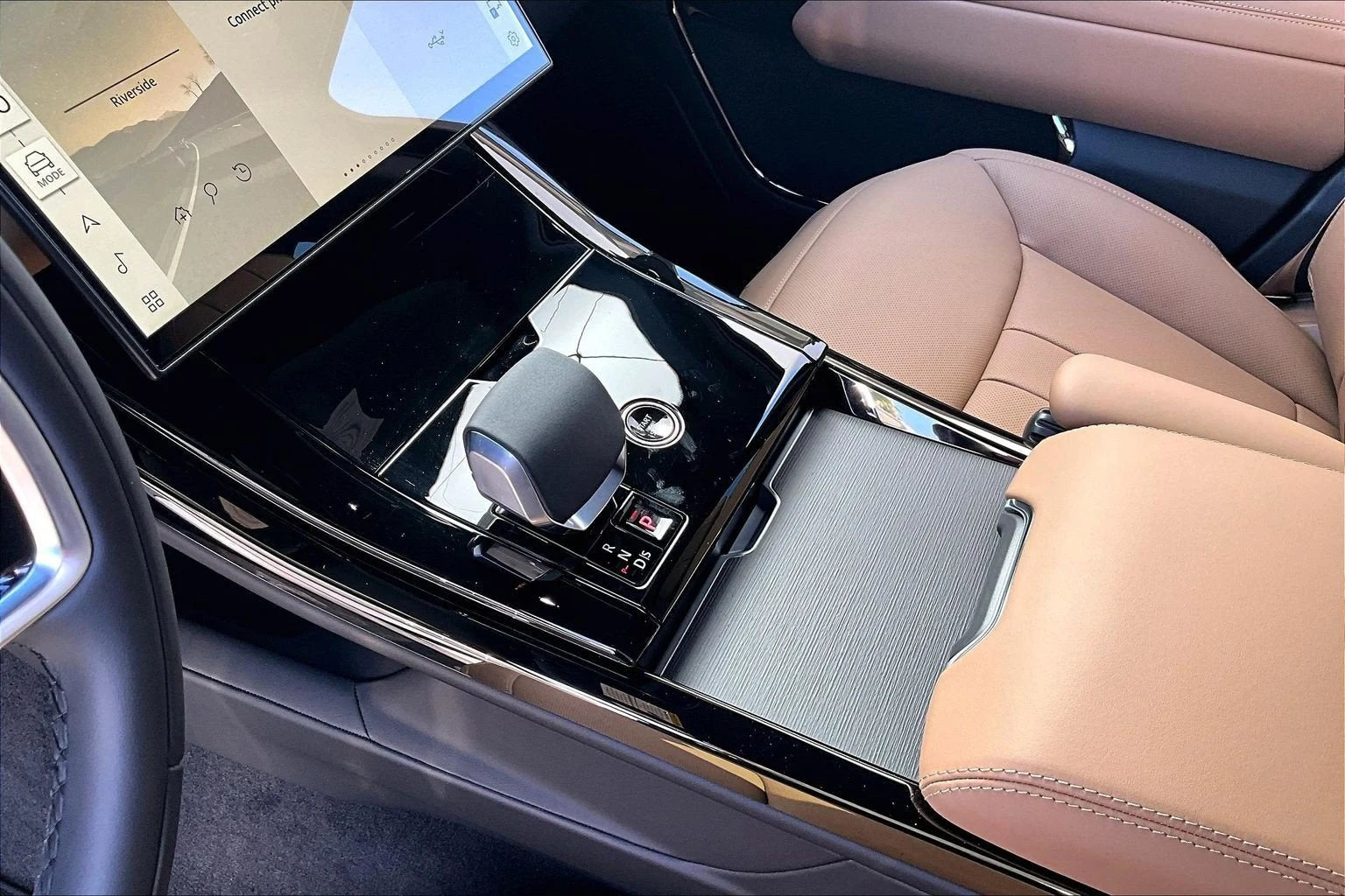 2027 Land Rover Range Rover Sport SE trunk
