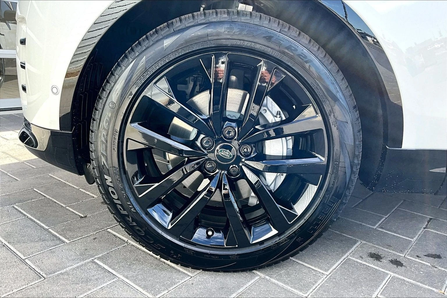 2026 Land Rover Discovery Dynamic SE wheel