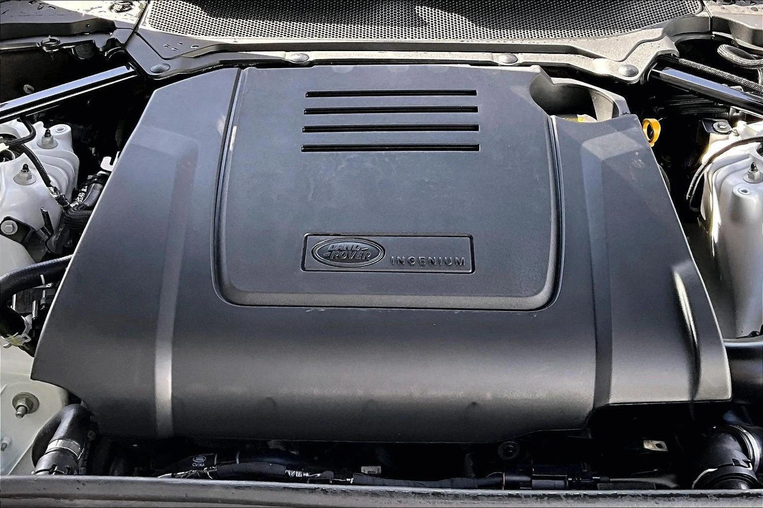 2026 Land Rover Discovery Dynamic SE engine