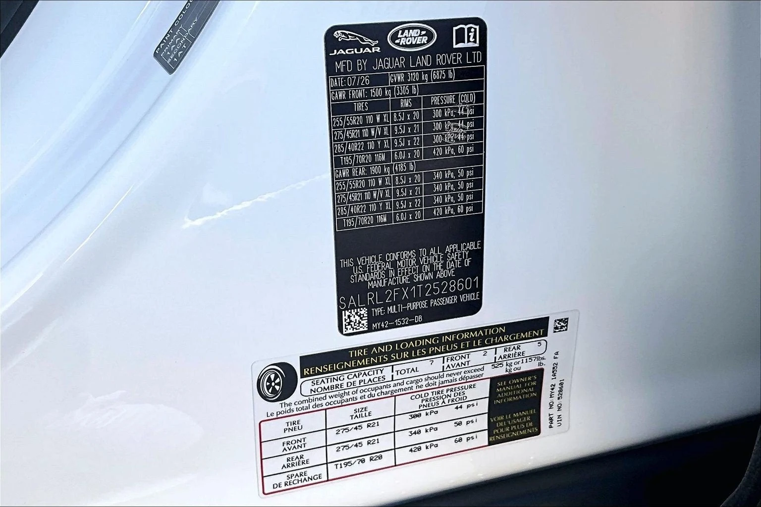 2026 Land Rover Discovery Dynamic SE for sale, exterior, Fuji White