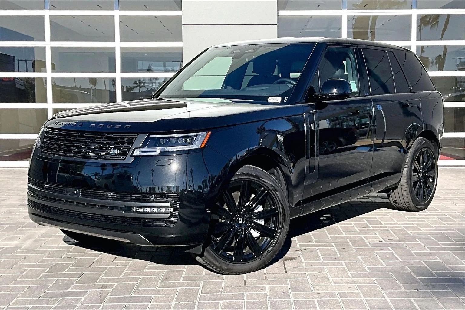 2027 Land Rover Range Rover SE, exterior view