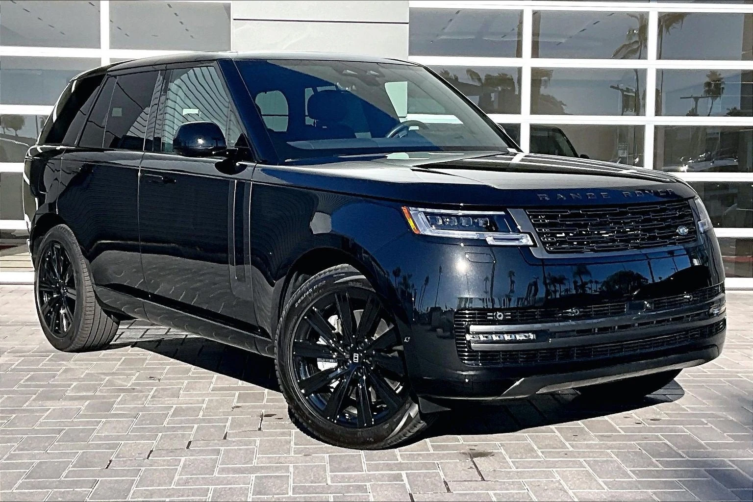 2027 Land Rover Range Rover SE for sale, exterior, Santorini Black