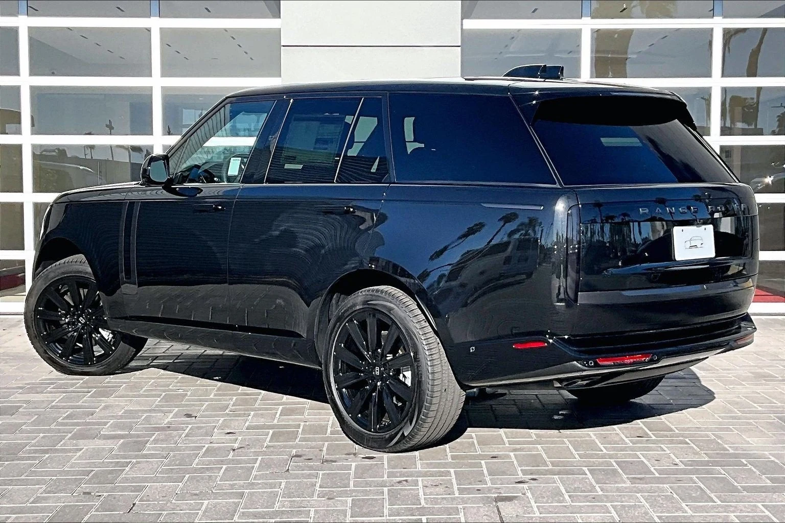 2027 Land Rover Range Rover SE for sale, exterior, Santorini Black