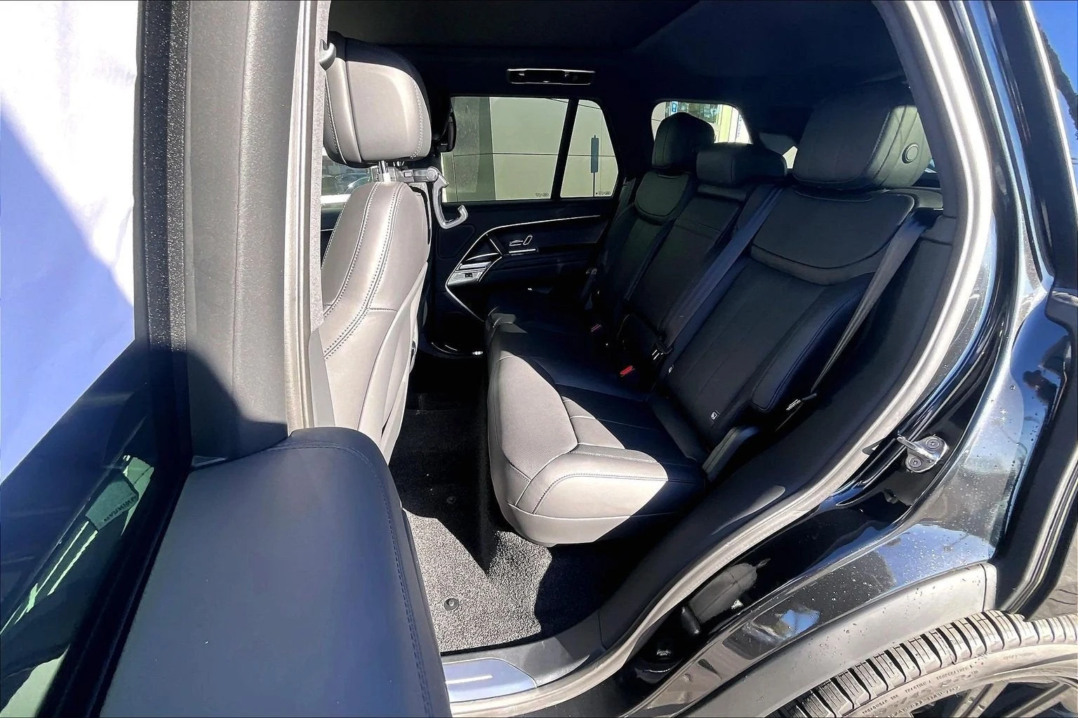 2027 Land Rover Range Rover SE interior, seats, Ebony/Ebony