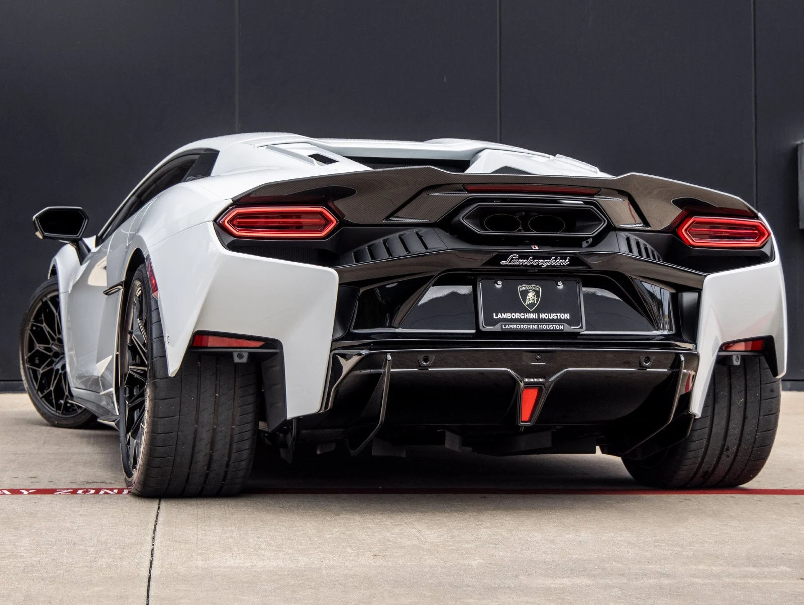 2026 Lamborghini Temerario Base, rear three-quarter view, Bianco Icarus Metallic