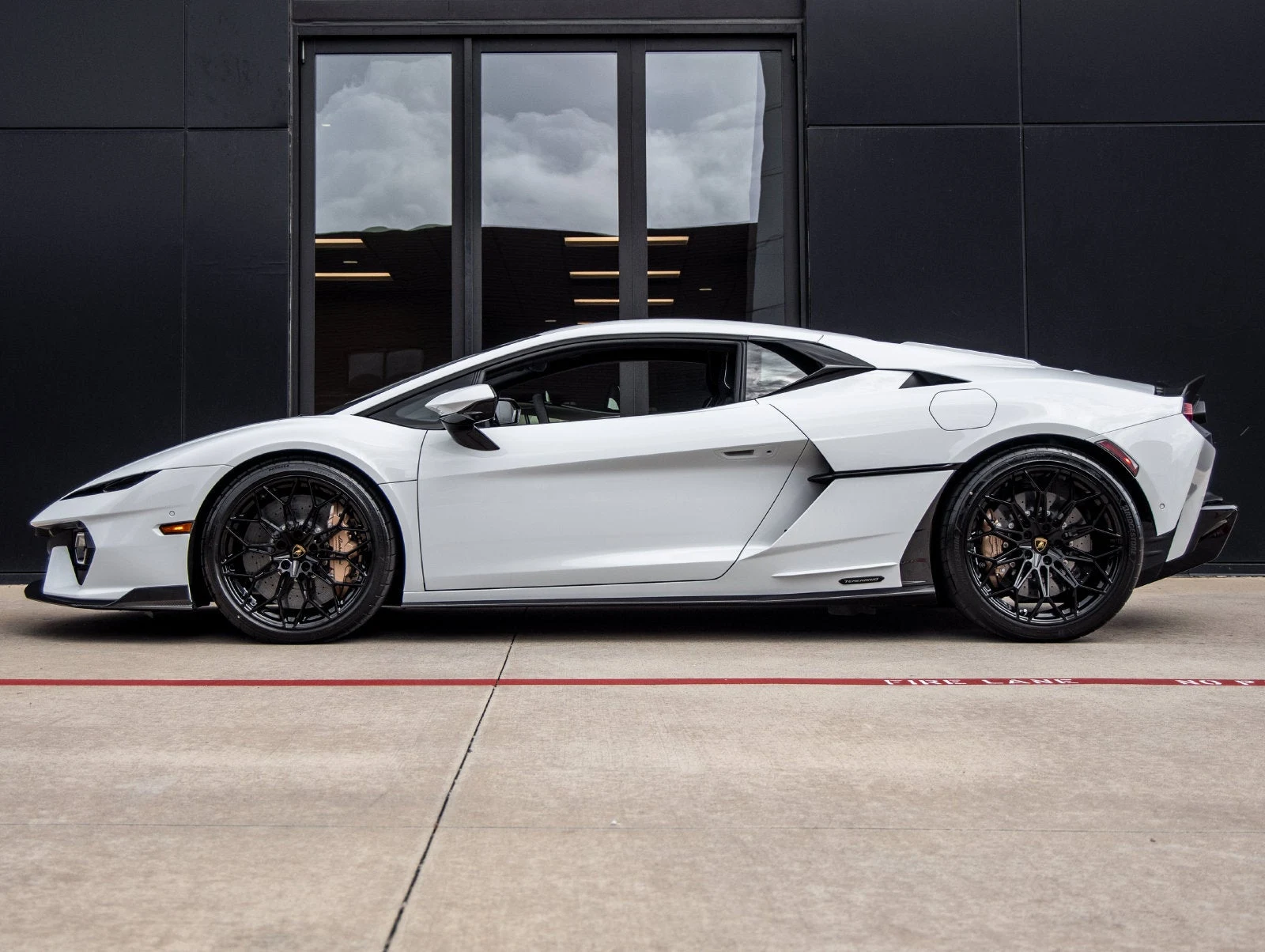 2026 Lamborghini Temerario Base for sale, exterior, Bianco Icarus Metallic